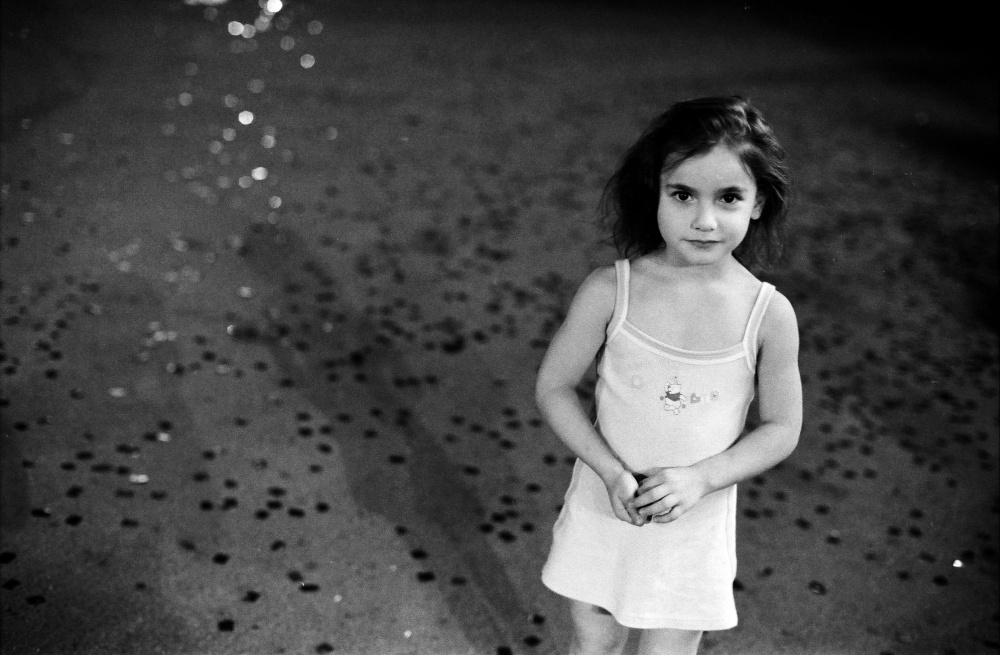 Девочка, усыпанная "блеском" после праздника. Тбилиси. Грузия. 2006