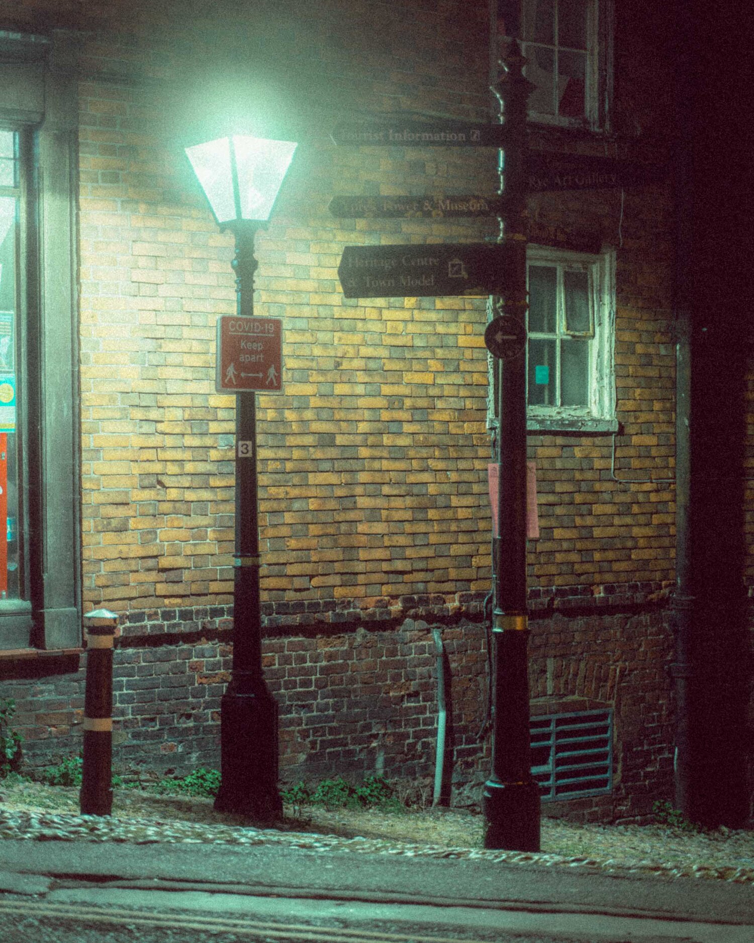 streetlamps_and_signs