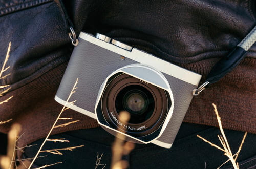 Leica представила Q2 «Ghost», созданную в сотрудничестве с Hodinkee