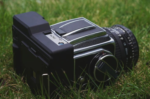 Nons анонсировала задник Instant Back для плёночных камер Hasselblad