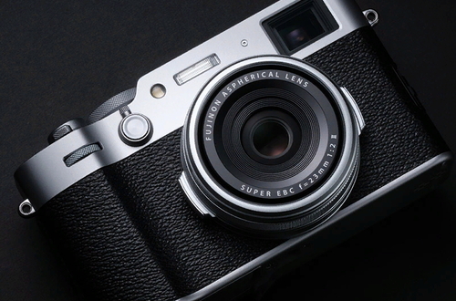 Fujifilm анонсировала компактную камеру X100 VI