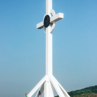 Поклонный крест на горе