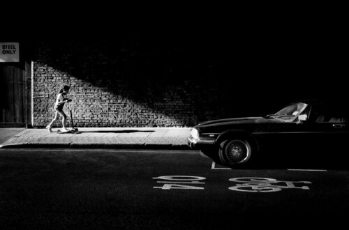 Уличная фотография Алана Шаллера: свет, тень и абстракция